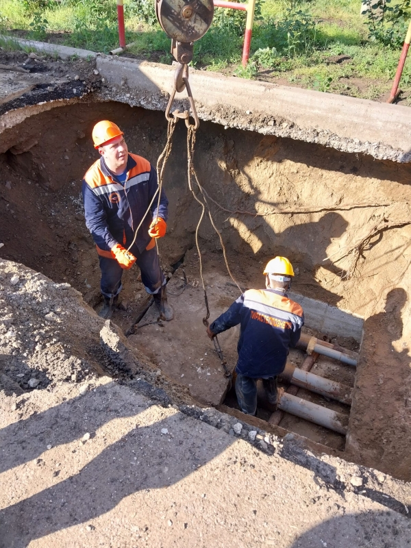 Устранение порыва тепловой сети ГВС по ул. К. Маркса,176 в г. Григориополь